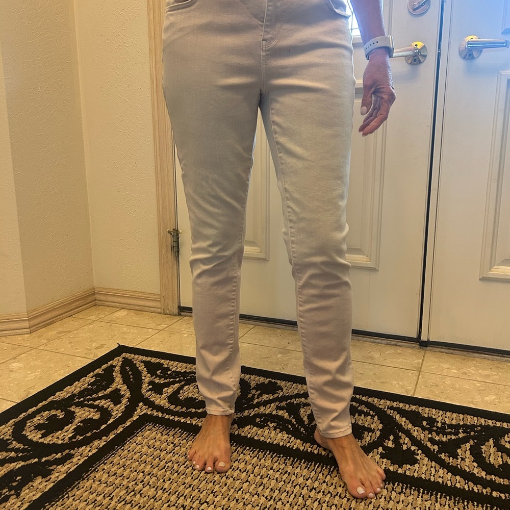 Stylish Beige Skinny Jeans